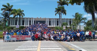 Grande participação dos caernianos no ato público na Governadoria