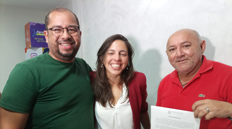 Candidata a prefeita de Natal, Natália Bonavides (PT), assina termo de compromisso pelo fortalecimento do saneamento público potiguar