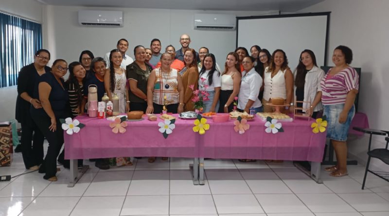 Entrega do "kit beleza" na Regional Mato Grande